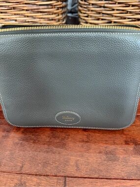 Mulberry Billie Pebbled Leather Grey Charcoal crossbody.